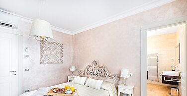 Luxury Lake Front Catullo A2 by Wonderful Italy