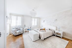 Luxury Lake Front Catullo A2 by Wonderful Italy