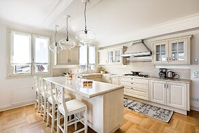 Luxury Lake Front Catullo A2 by Wonderful Italy