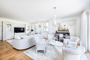 Luxury Lake Front Catullo A2 by Wonderful Italy