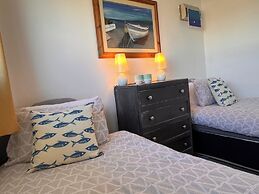 'blue Sky' 2 Bedroom Enclosed Garden Parking, Wifi