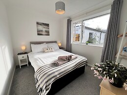 'blue Sky' 2 Bedroom Enclosed Garden Parking, Wifi