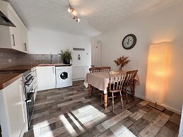 'blue Sky' 2 Bedroom Enclosed Garden Parking, Wifi