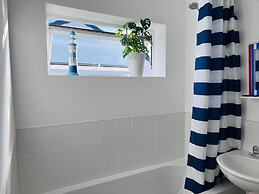 'blue Sky' 2 Bedroom Enclosed Garden Parking, Wifi