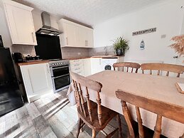 'blue Sky' 2 Bedroom Enclosed Garden Parking, Wifi