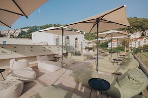 Infinity Hotel & More