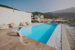 Infinity Hotel & More