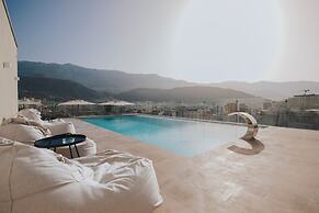 Infinity Hotel & More