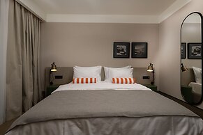 Infinity Hotel & More