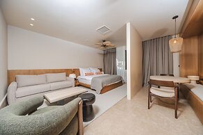 Infinity Hotel & More