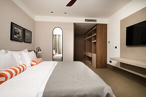 Infinity Hotel & More