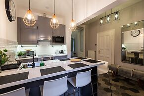 Budapest Holidays Courtyard