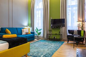 Budapest Holidays Courtyard