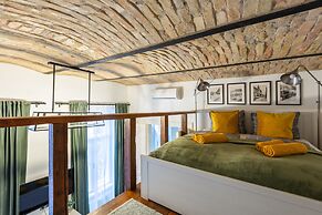 Budapest Holidays Courtyard