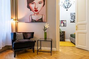 Budapest Holidays Courtyard