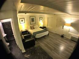 STERLING GARDENS HOTEL