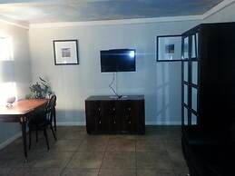 STERLING GARDENS HOTEL