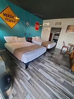 DESERT HILLS MOTEL