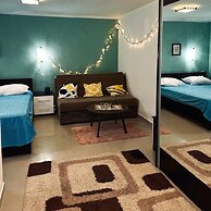 Family House with pool & sea view