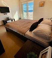 Family House with pool & sea view