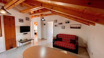 Family House with pool & sea view