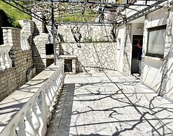 Family House with pool & sea view
