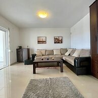 Family House with pool & sea view