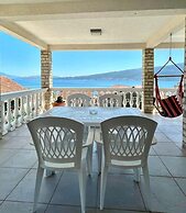 Family House with pool & sea view