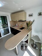 Family House with pool & sea view