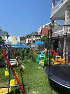 Family House with pool & sea view