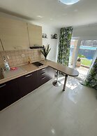 Family House with pool & sea view