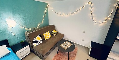 Family House with pool & sea view