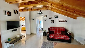 Family House with pool & sea view