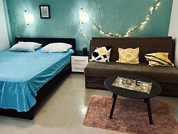 Family House with pool & sea view