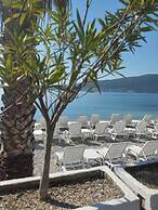 Family House with pool & sea view