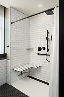 Moxy Columbia Downtown