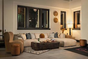 Moxy Columbia Downtown