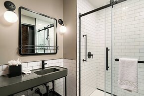 Moxy Columbia Downtown