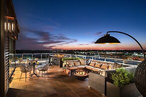 Moxy Springfield Downtown