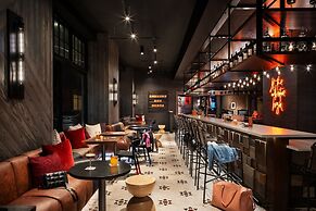 Moxy Springfield Downtown