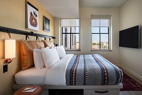 Moxy Springfield Downtown