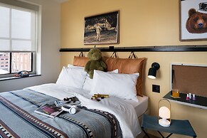Moxy Springfield Downtown