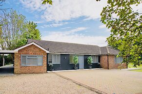 Deluxe 2 Bed Versace Hottub Skytv