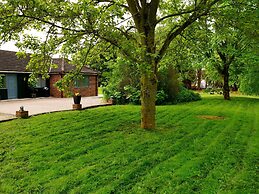 Deluxe 2 Bed Versace Hottub Skytv