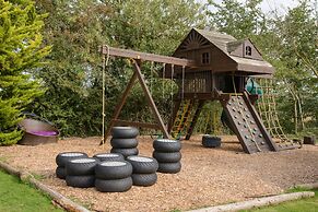 Deluxe 2 Bed Versace Hottub Skytv