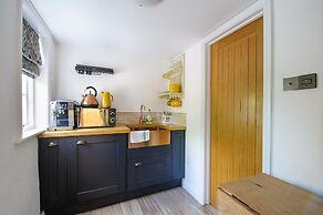 Executive Suite With Private Hot Tub Skytv