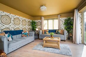 Deluxe 2/3 Bed Hottub Skytv