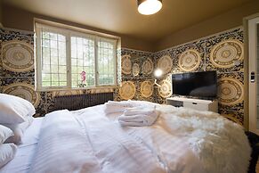 Deluxe 2/3 Bed Hottub Skytv