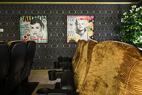 Deluxe 2/3 Bed Hottub Skytv