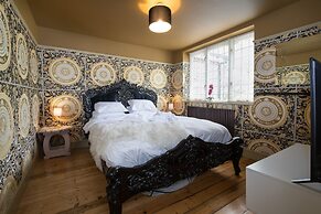 Deluxe 2/3 Bed Hottub Skytv